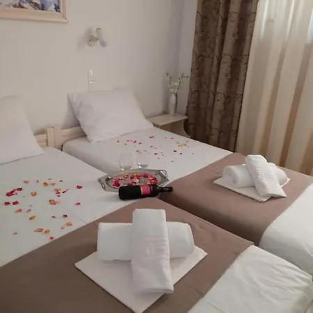 M.olias Apartment Perissa (Santorini)